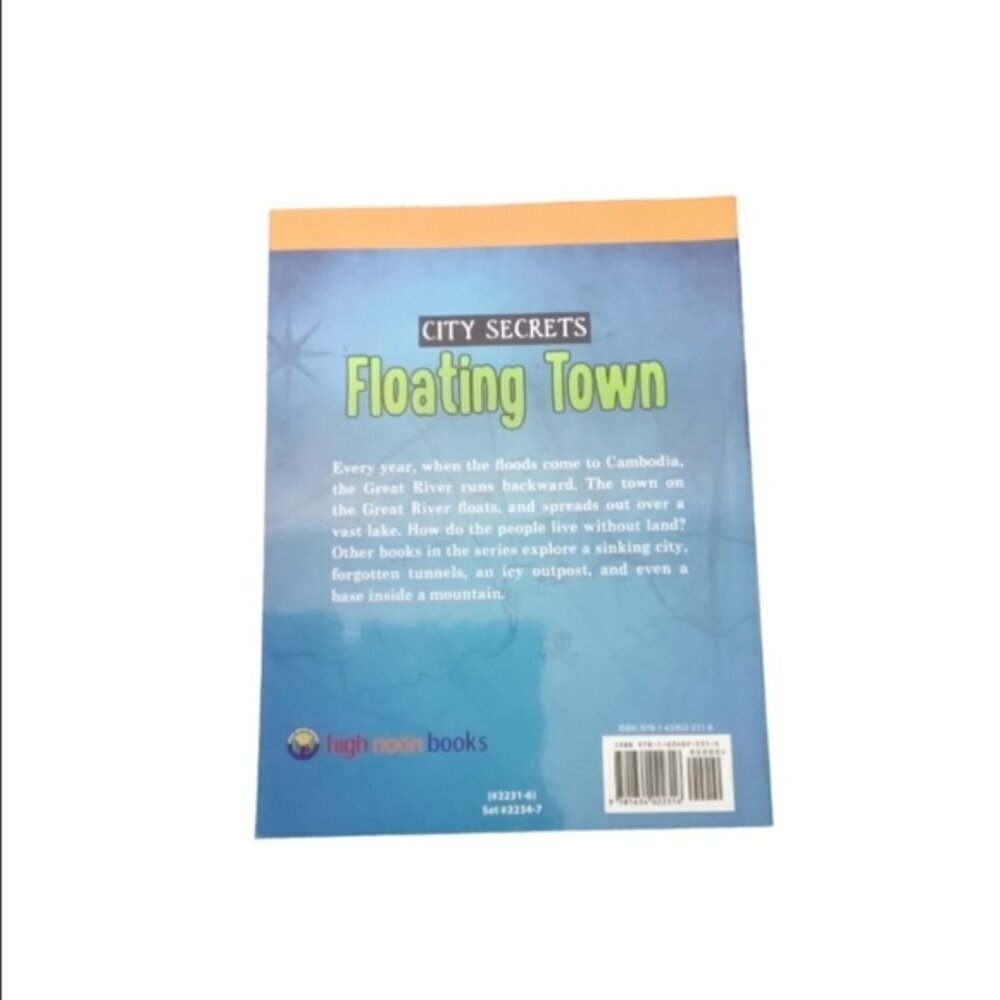 City Secrets: Floating Town by Matt Sims Like New Conition - Picture 2 of 3